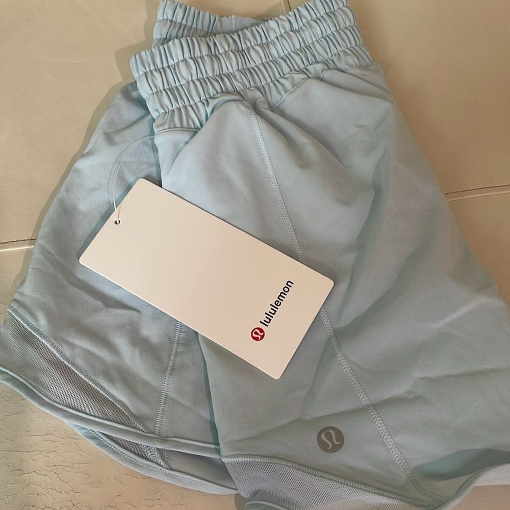 Lululemon Hotty Hot High-Rise Short 2.5” SIZE 6 Powder blue perfect sold out NWT